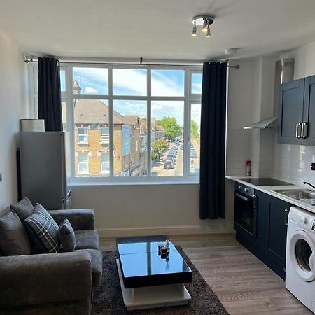 פינצ'לי Modern Apartment In London מראה חיצוני תמונה