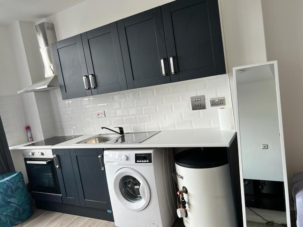פינצ'לי Modern Apartment In London מראה חיצוני תמונה