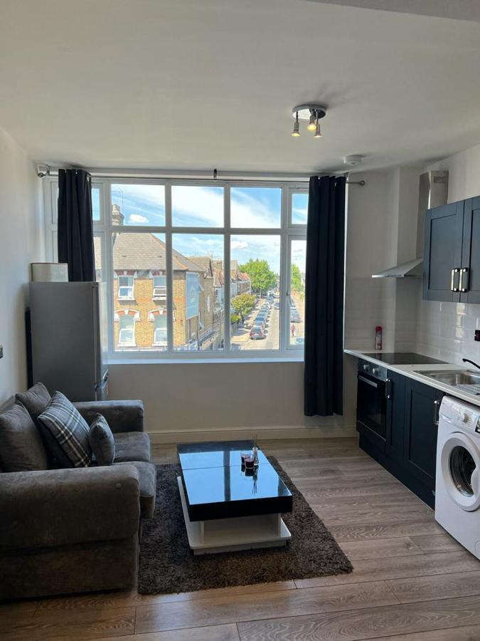 פינצ'לי Modern Apartment In London מראה חיצוני תמונה